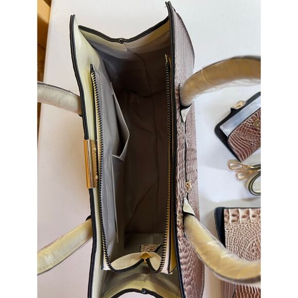 Women’s New Faux Alligator Textured Purse Set - Picture 2 of 6